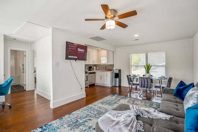 Universal Apartment at East Downtown — Houston, TX