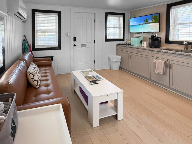 Seabreeze Suite*Cottages@Kure*Pool*Beach*Historic — Kure Beach, NC