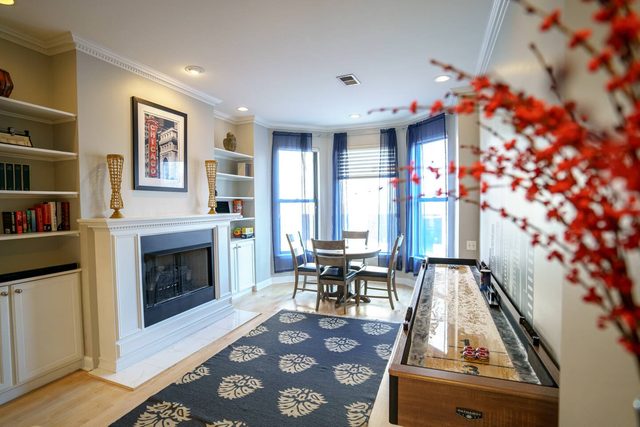 City Center Oasis: 3BR/2BA✔︎ Patio✔︎ Parking(2x) ✔︎ — Chicago, IL