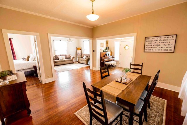 Claw Foot Tub | Full Kitchen | RV | Snow 12.9 mi | — Moroni, UT