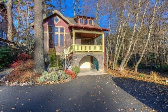 Luxurious Home w/Hot Tub, 5 minute walk to town — Eastsound, WA