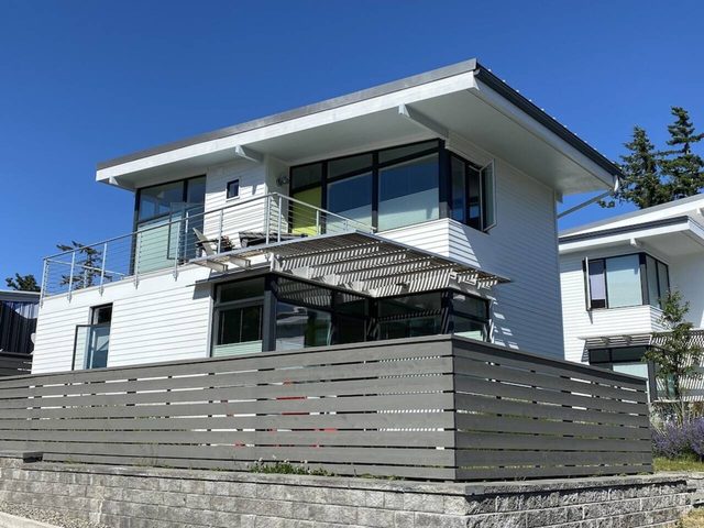 New home in Center of Town, Walk to restaurants, shops, & Beach
