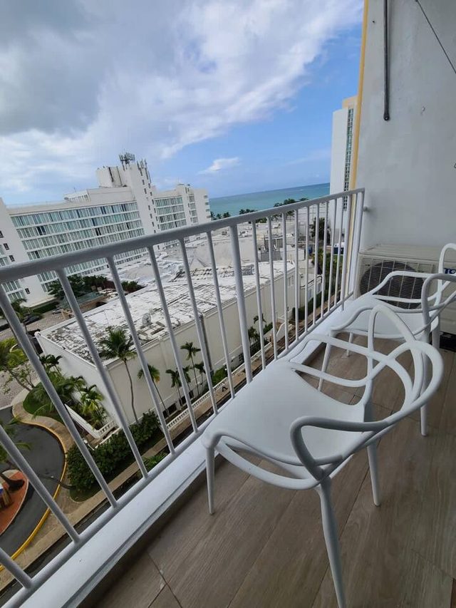 Cozy Oceanview Studio Isla Verde with Parking and Pool