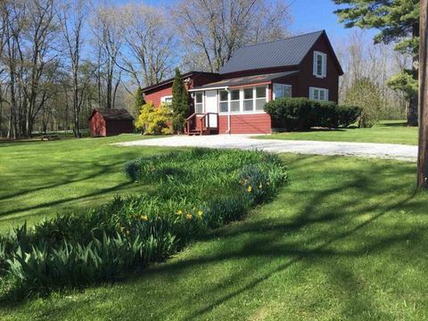 Fun House w/private lake access — North Hero, VT