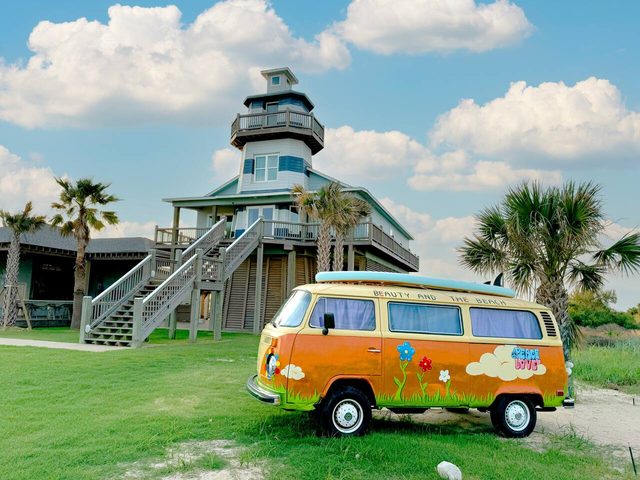 Beachfront Lighthouse • Amazing Romantic Getaway — Bolivar Peninsula, TX