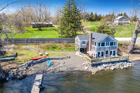 Waters Edge! Right on the Lake. — Alburgh, VT