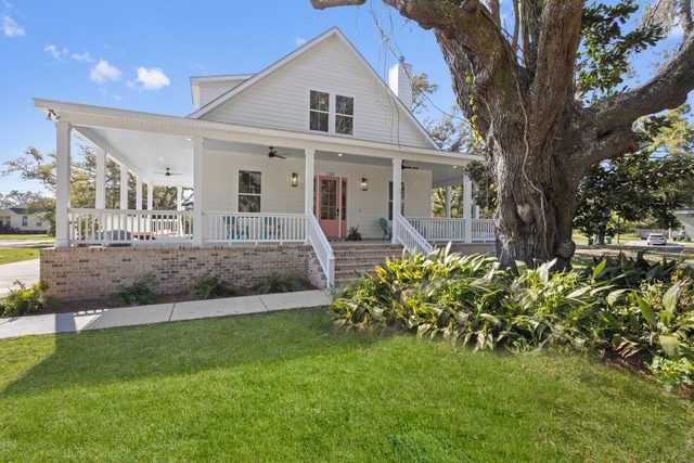 Coastal Jewel Spacious Beach Home Steps to Sand — Gulfport, MS