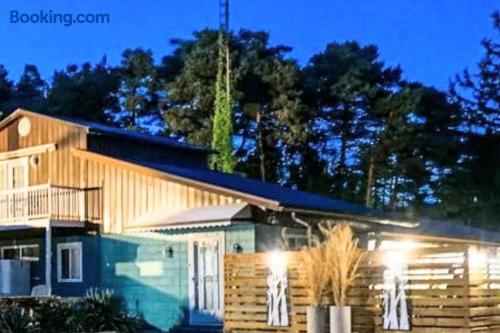 Sunset Cottage, 3 min walk to beach, sleeps 7
