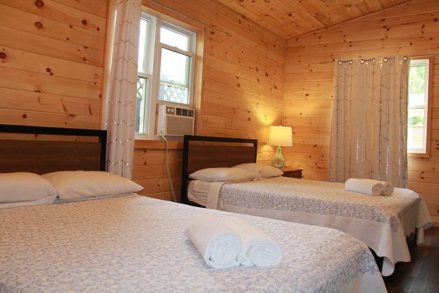 Sunset Cabin w/ 2 dbl beds - getaway by the beach