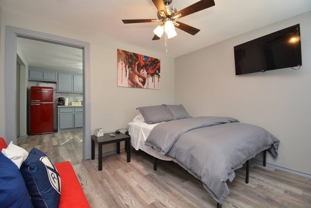 SuperValue Suite #5 @ East End Revitalized — Houston, TX