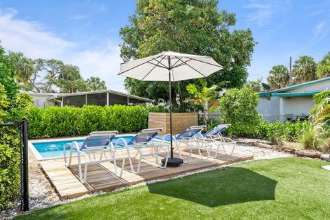Jensen Beach Hideaway | Heated Pool & Outdoor Fun — Jensen Beach, FL