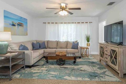 Leisure at Laguna – Hot Tub & Game Room Retreat — Stuart, FL