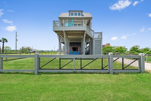 Gulf Views! Pets with Fence! Walk to the Beach!