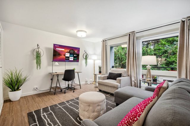 Cozy DT Bellevue Apt | Fast Wi-Fi & Free Parking - Apartment — Bellevue, WA