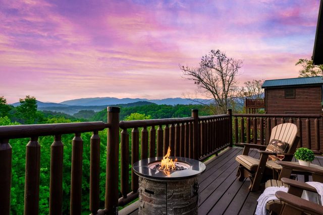 Epic Smoky Mtn Views, Theater, Hot Tub, Sleeps 14
