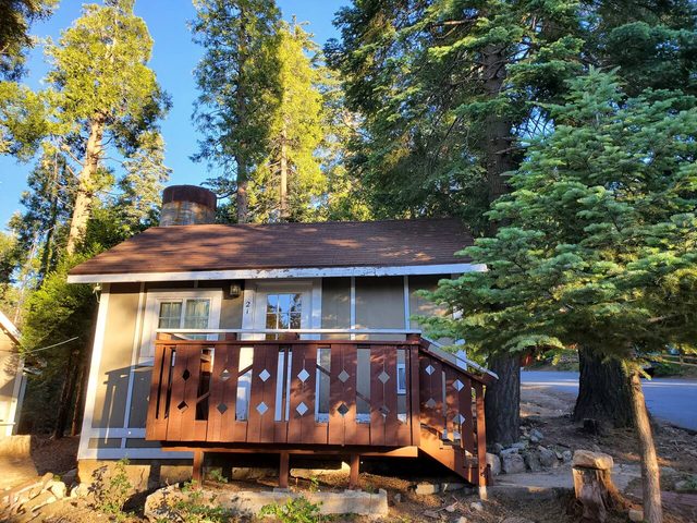 ‡ The Pinecone Cottage at The Twin Peaks Lodge ‡