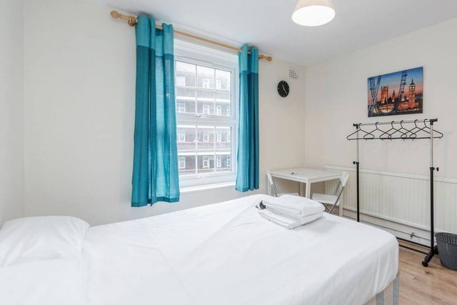 Double room with shared bathroom in Central London  |  Elephant and Castle, Zone 1