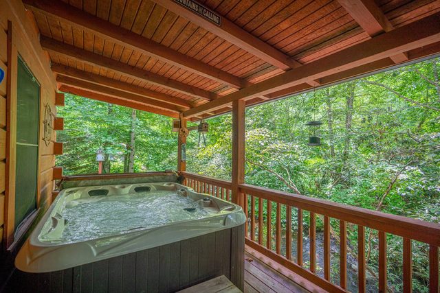 Creekfront Cabin w/ Hot Tub! Motorcycle Friendly! — Robbinsville, NC