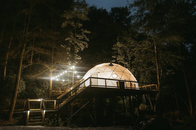 "Home Sweet Dome" MODERN TREEHOUSE STAY w/ Hot Tub — Beattyville, KY