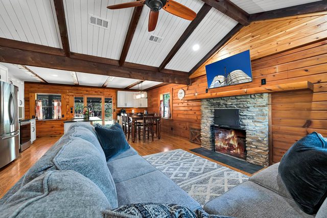 Shady Oaks Cabin - Waco/Magnolia/Baylor