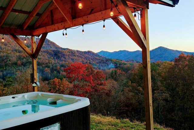 Majestic View | Near Town/Train | FirePit | HotTub