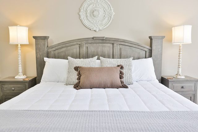 Main St - 2 King Beds! .4 Mile from Ladiga Tails