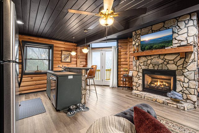 Hot Tub! Mins to Dwntwn! Fireplace! Deck w Grill!