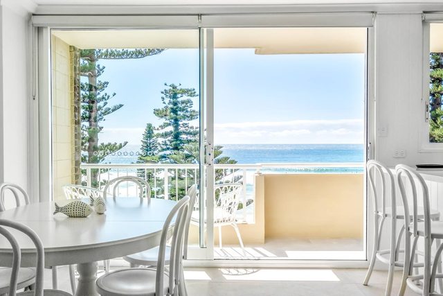 Luxury beachfront with unbelievable views — Manly, New South Wales