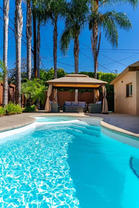 Brentwood 5BR Heated Pool, Jacuzzi, Game Room