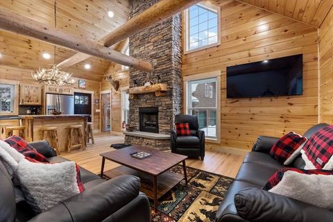 Getaway in the Pines W/ Hot tub