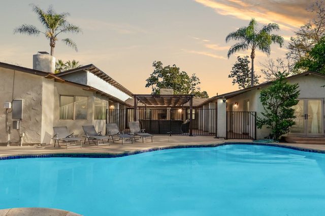 5 mins from Universal with Heated Pool, Spa, Golf & Pong — Los Angeles, CA