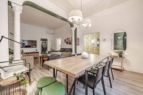 Massive 2 Storey Sleeps 20