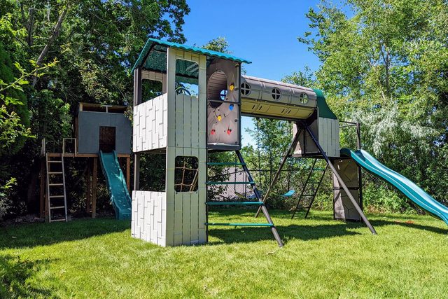 Great Yard! Hot Tub, playground, Trampoline. — Orem, UT