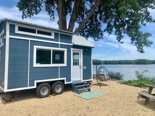 The Eagle’s View- Private Hot-Tub (Tiny Home 4) — Bellevue, IA