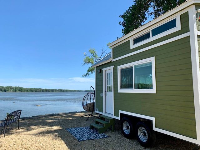 The River's Edge- Private Hot-Tub (Tiny Home 3) — Bellevue, IA