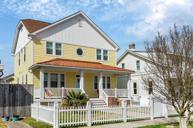 Virginia Beach 4BR • Sunroom + Near Beach — Virginia Beach, VA