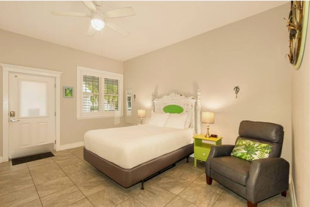 Cottage - Pool - Free Parking - Walkable — Dunedin, FL