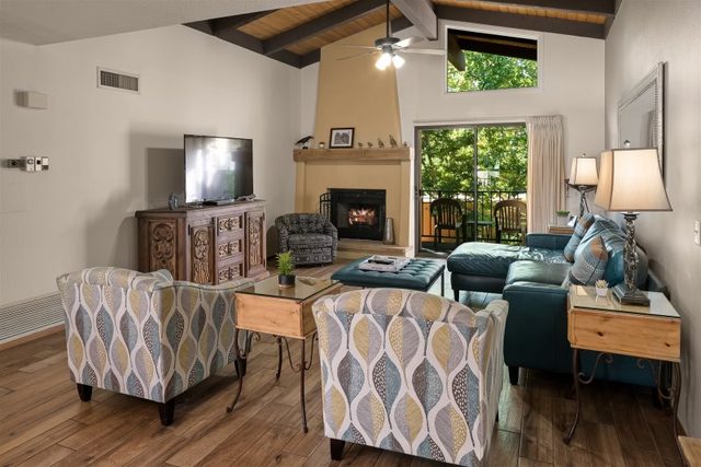 Lovely 3 Bedroom Condo, New Furnishings! Oak Creek Estados - OCE F12 - S064