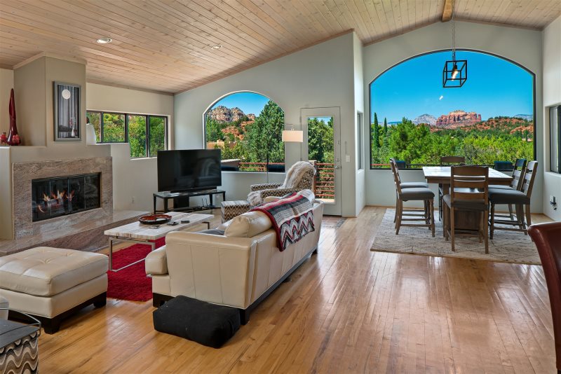 Peaceful and Private Retreat With Amazing Views! - White Cedar - S018