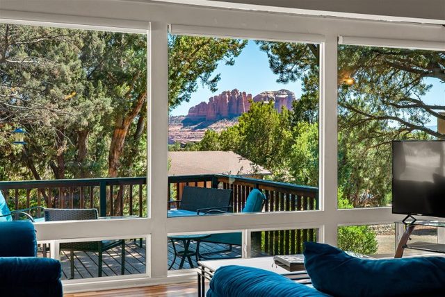 Charming Home! Views! - Susan Way - S052
