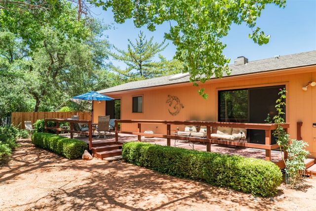 Great Pet-Friendly Home and Location! Lake Dr - S037