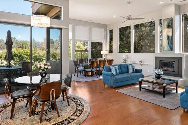 High Class Luxury Townhome with Theater, Work Area, Community Pool and Hot Tub! Arroyo Seco - S128