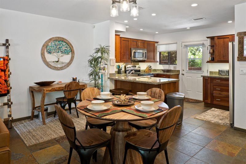 Beautiful 2 Story Condo in Village of Oak Creek - Canyon Diablo Condo - S065
