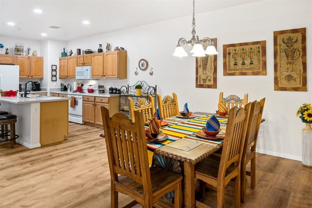 Renovated and Comforting 3 Bedroom Town Home Located in Cottonwood, With Seasonal Community Pool! Comfort in Cottonwood - S076