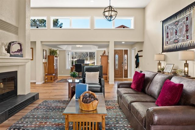 Beautiful Home On Oak Creek Golf Course! Monthly S005