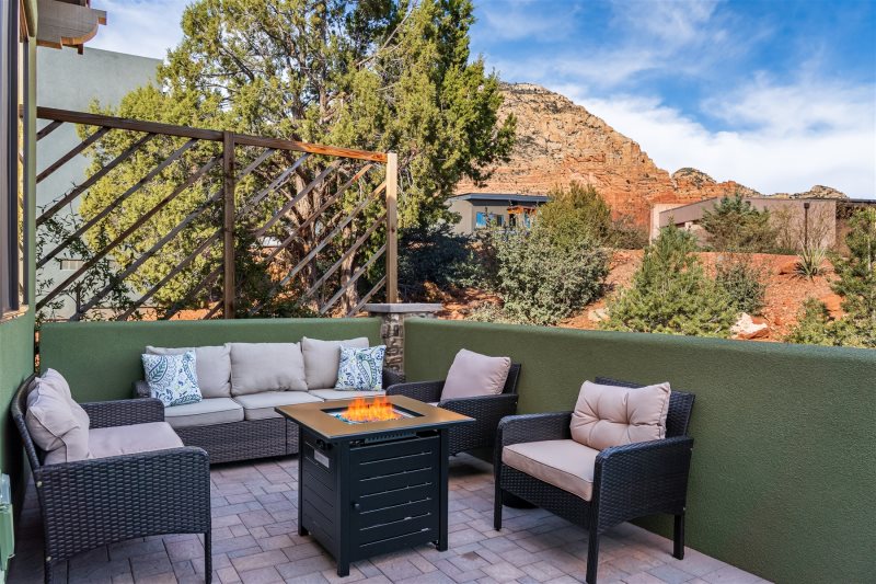 Immaculate & Beautifully Designed Brand New Home w/ Hot Tub in West Sedona Close to Trails! Windsong - S132