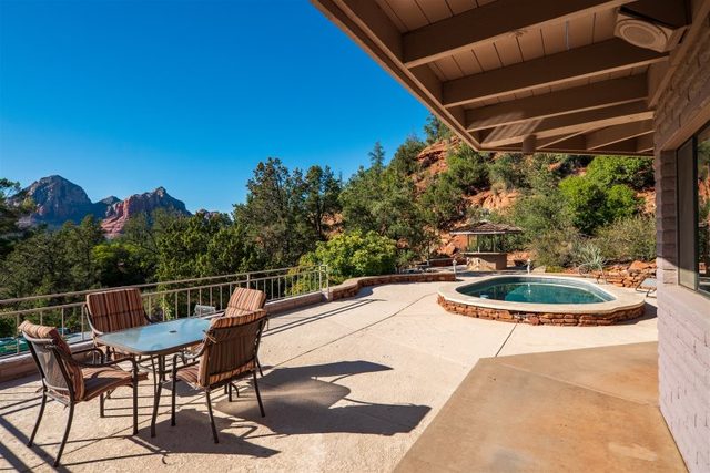 Two level Octagonal home in a great location! Manzanita - S043