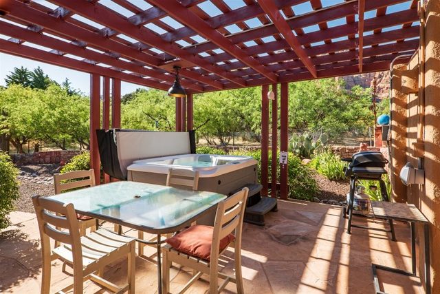 Private Setting, Hot Tub! Surrounded by National Forest, Beautiful Views, Abundant Wild Life! Little Spirit - S044