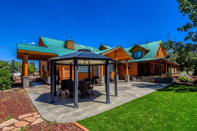 Quarter Horse Lodge
