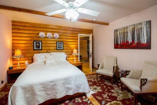 Quarter Horse Inn / Heather Room